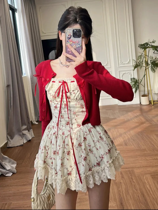 Robe Fleurie et Cardigan Tricoté Rouge