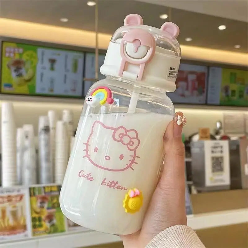Gourde Kawaii Sanrio - Bouteille Transparente avec Paille 600ML