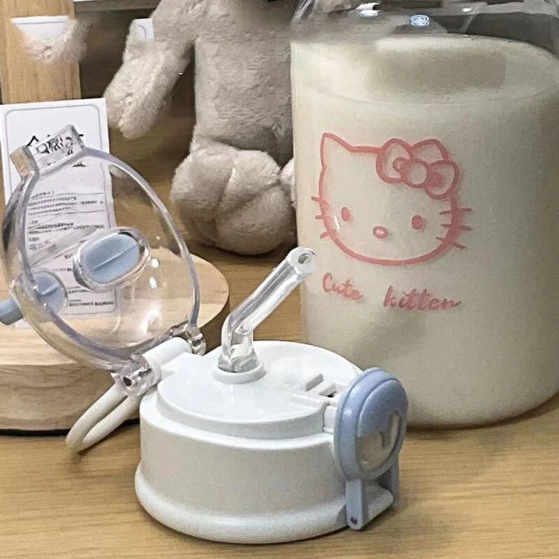 Gourde Kawaii Sanrio - Bouteille Transparente avec Paille 600ML