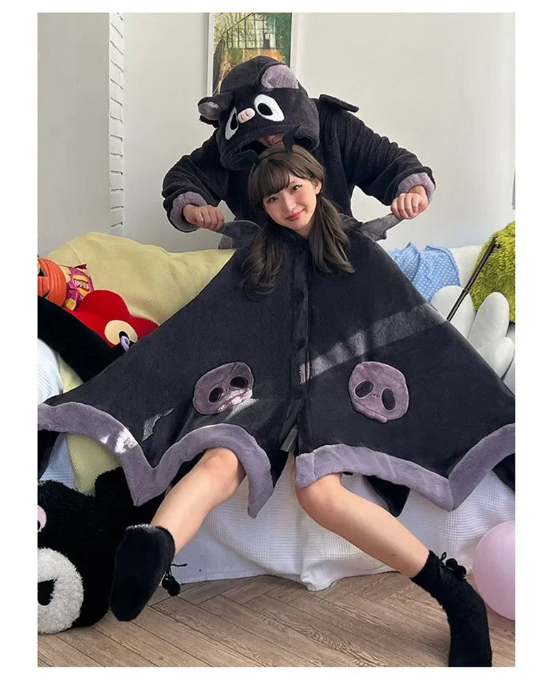 Cape Kawaii Bat en Polaire - Poncho d'Hiver Anime avec Capuche