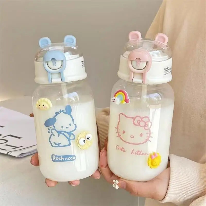 Gourde Kawaii Sanrio - Bouteille Transparente avec Paille 600ML